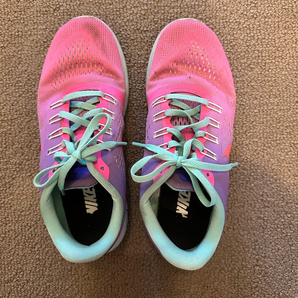 Nike women’s sneakers